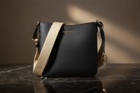 Michael Kors svart axelväska i canvas