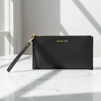 Michael Kors svart läderkuvertväska