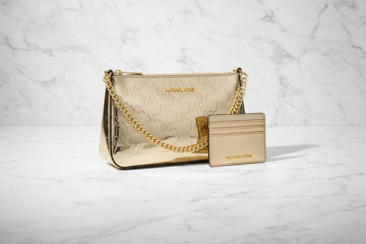 Michael Kors guldfärgad kuvertväska i canvas