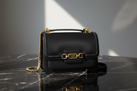 Černá kožená taška přes rameno Michael Kors