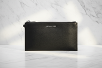 Černá kožená psací taška Michael Kors