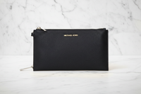 Michael Kors svart läderkuvertväska