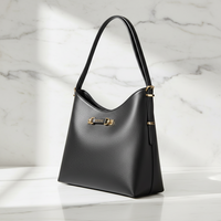 Dámská kabelka Guess Jeans z černého polyuretanu